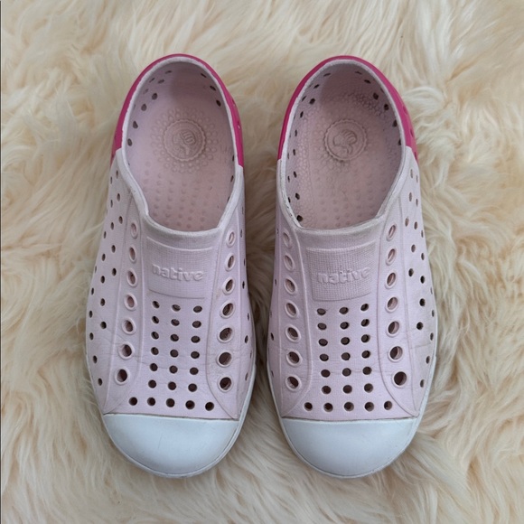 Native Shoes - Picture 2 of 5